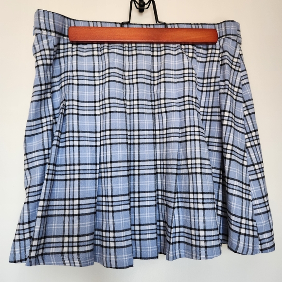 Hollister Ultra High-Rise Junior's Pleated Mini Skirt Light Blue Plaid Sz. Large - Picture 3 of 15
